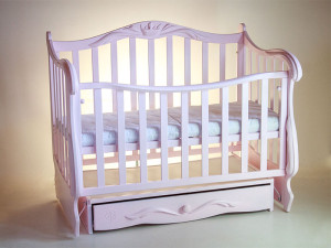 Кроватка детская Колисани Корона,с маятником и ящиком