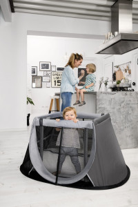 Кроватка-манеж AeroMoov Instant travel Cot, со вторым дном, матрасом и сумкой-переноской