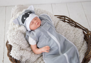 Пеленка на молнии MagBaby Каспер Енот, с шапочкой, безразмерная, 100% хлопок