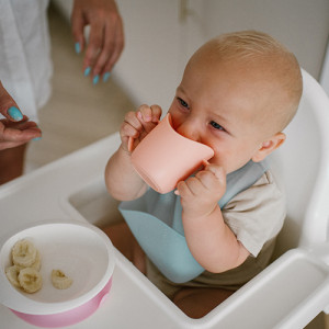 Нагрудник BabyOno ультратонкий, силиконовый, с регулируемой застежкой
