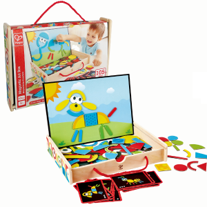 Чемодан с магнитами Hape E1631 деревянный, 105 деталей