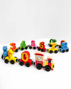 Игрушка деревянная Паровозик с цифрами, на магнитах