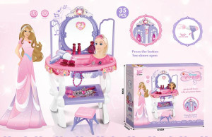 Игровой набор Трюмо Princess с манекеном и аксессуарами, свет/звук