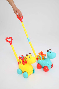 Каталка детская Mom-Be Жираф, с палкой-толкателем