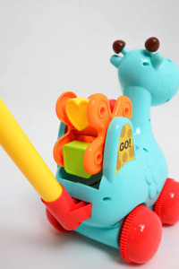 Каталка детская Mom-Be Жираф, с палкой-толкателем