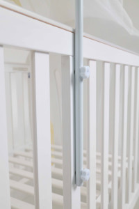 Кроватка детская Mom-Be Dream на полозьях, с опускающейся боковиной и ящиком