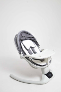 Укачивающий центр Mom-Be SWING, шезлонг - качалка, с пультом