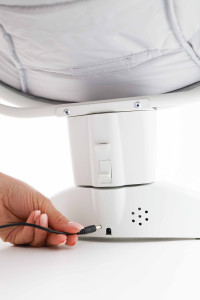 Укачивающий центр Mom-Be SWING, шезлонг - качалка, с пультом